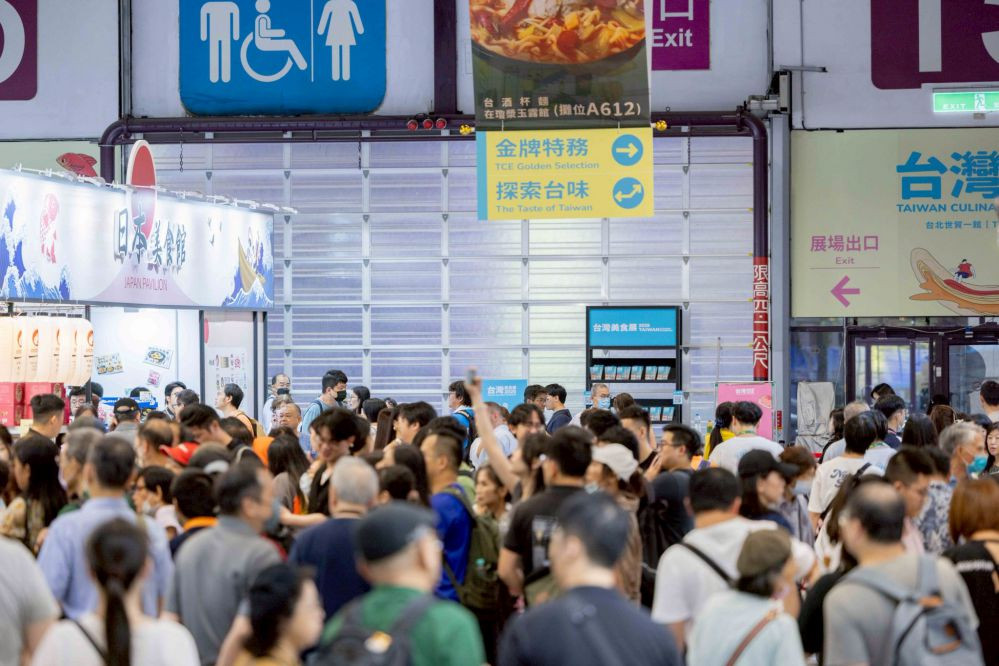 台灣美食展今(4)日最後一天仍然人氣不減，場內人潮絡繹不絕，全四天共吸引12萬多人次進場。圖：台灣觀光協會提供