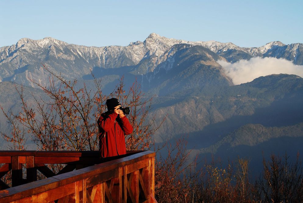 入住阿里山賓館 生態攝影達人黃源明帶領「玩攝阿里山楓紅假期」