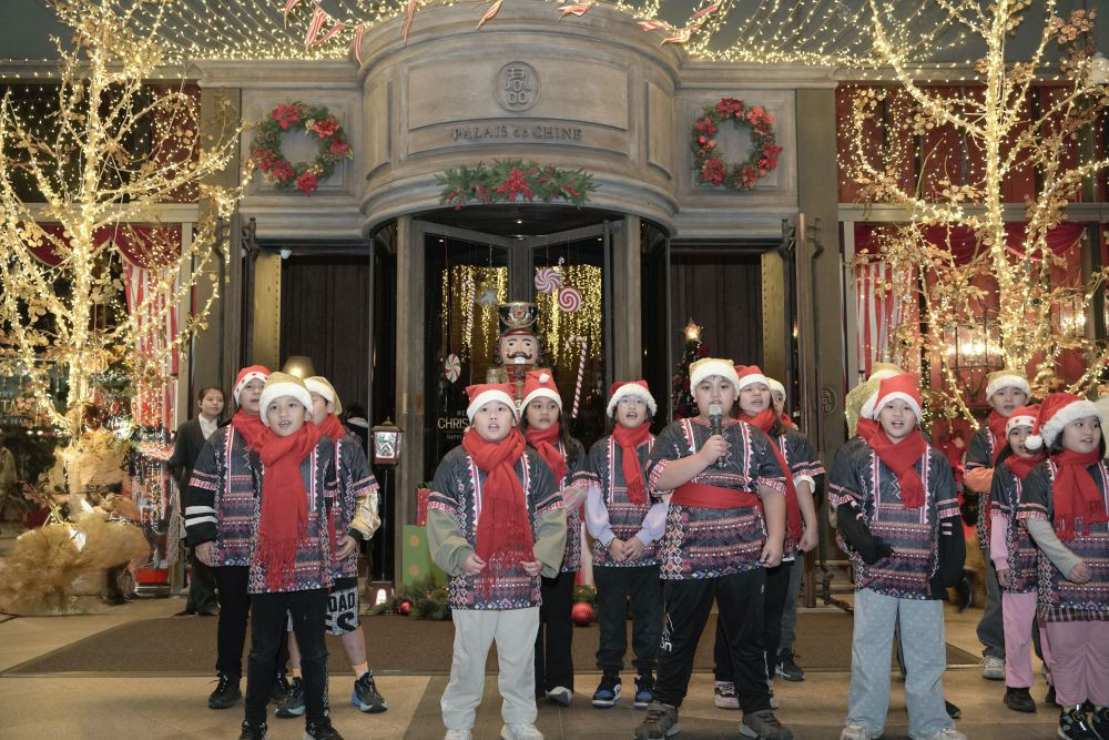 君品酒店化身歡樂馬戲城堡 真人版聖誕老人現身 半自助聖誕饗宴12/24登場